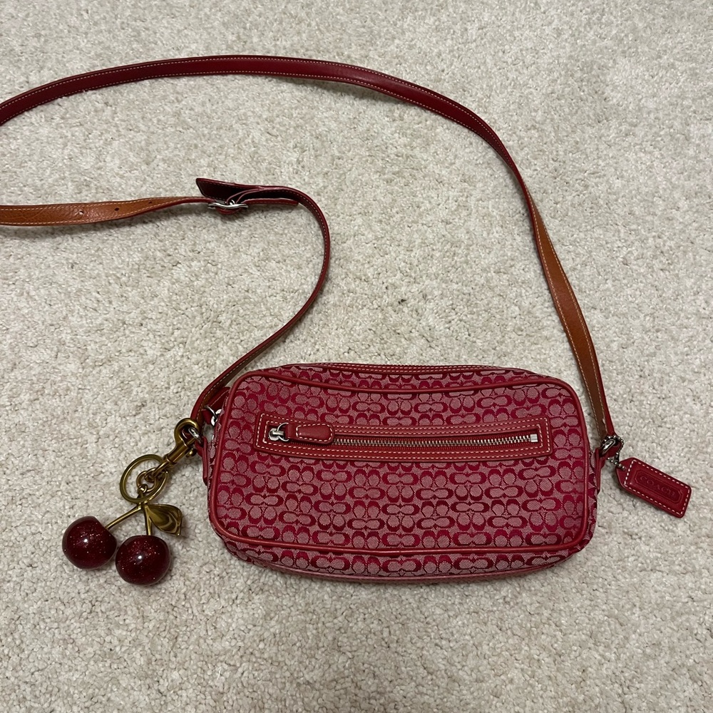 Y2K Coach Bag ❤️❤️❤️ AND cherry keychain
